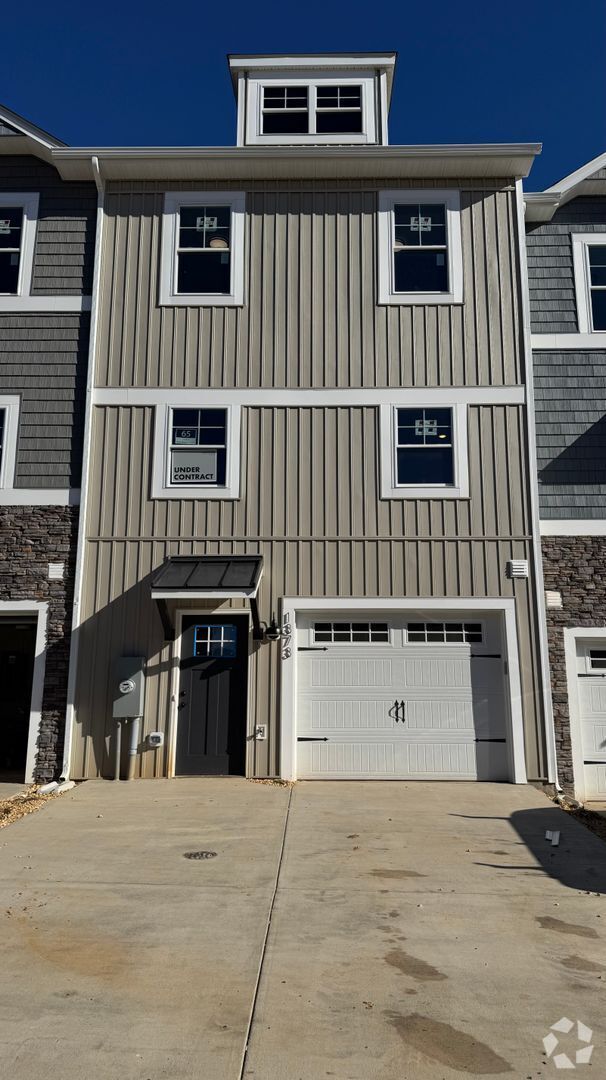 Building Photo - Brand New  END UNIT Townhouse For Rent in ...