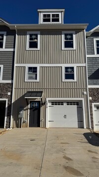 Building Photo - Brand New  END UNIT Townhouse For Rent in ...