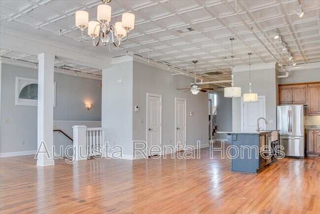 Building Photo - 1106 Broad St