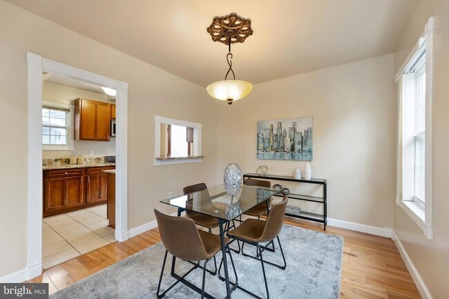 Building Photo - 2231 Otis St NE