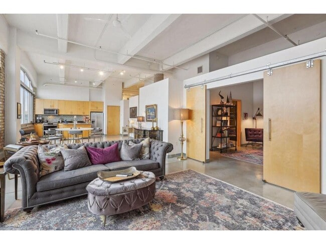 Building Photo - 700 N Washington Ave