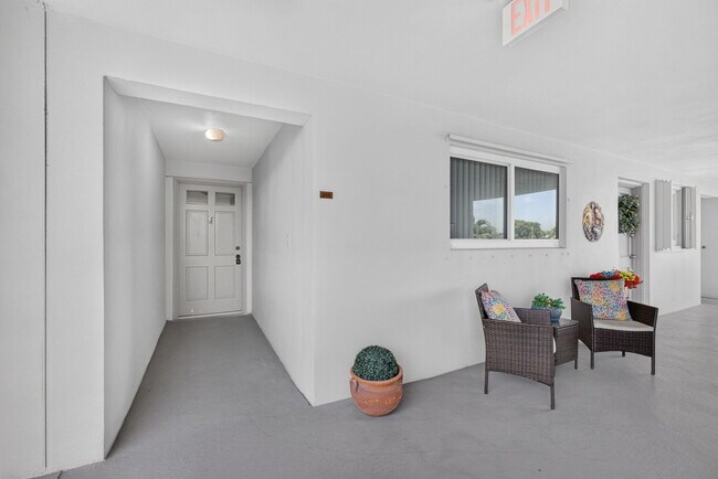 Building Photo - 52 Yacht Club Dr