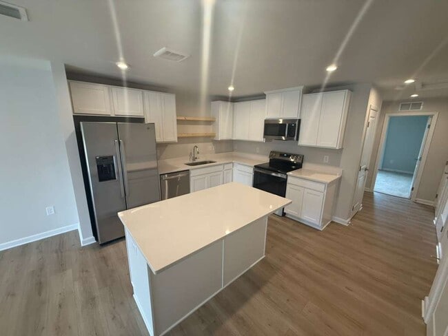 Building Photo - 509 PORTAL CIRCLE CIR, B, SANDSTON, VA 23150
