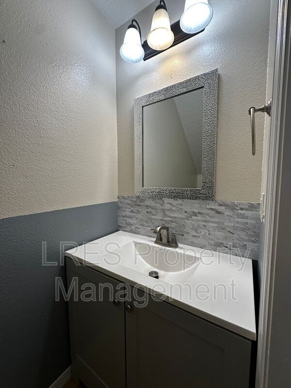 Building Photo - 2825 Cliffe Ct