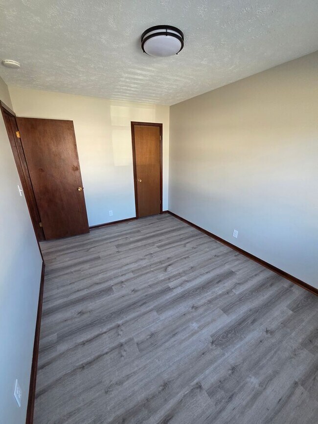 Building Photo - 4/2/1 Newly remodeled with fenced in backyard!!!