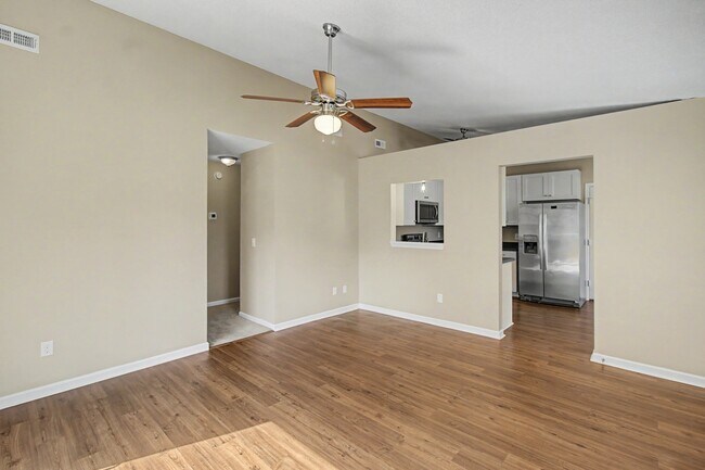 Building Photo - 1384 Forest Lake Dr