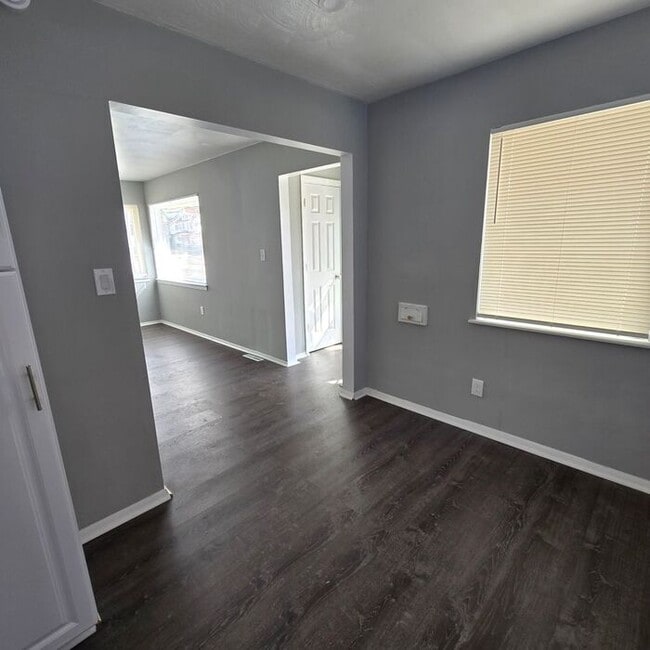 Building Photo - Charming 3-Bedroom Home / Pet-Friendly / A...