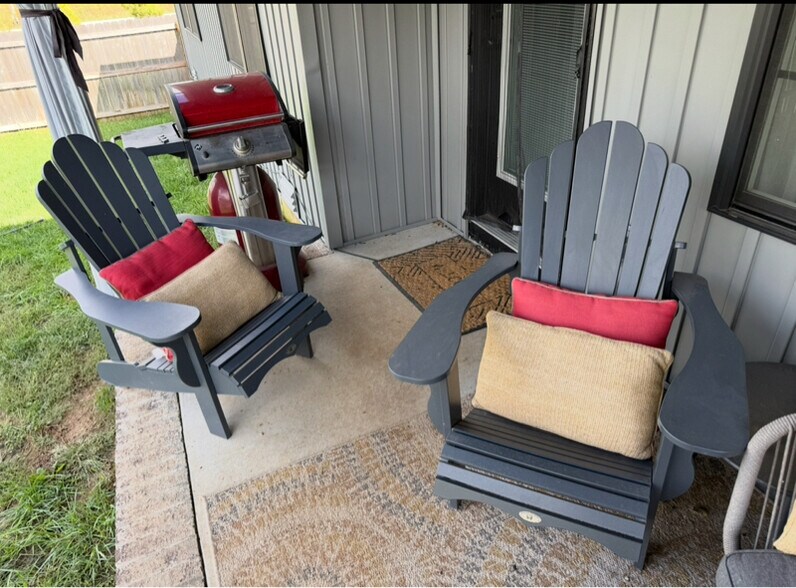 Building Photo - 1469 N Lyon Ave