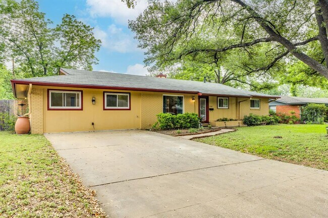 Building Photo - 3002 Stardust Dr