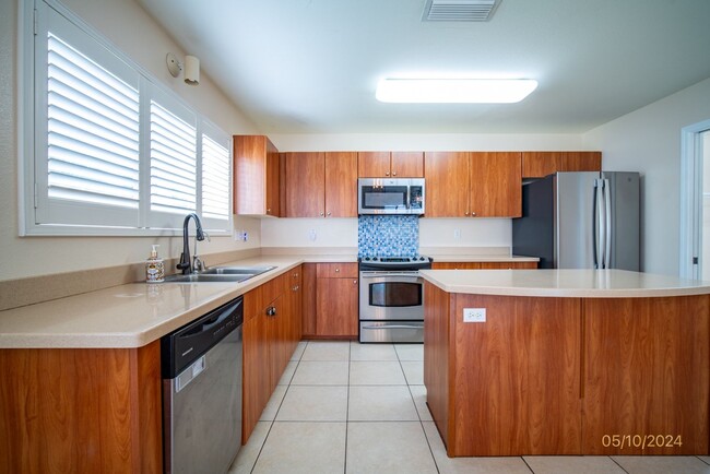 Building Photo - 3 bed 2.5 bath home in Ewa Gen Prescott