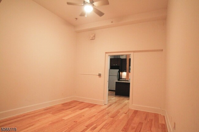 Building Photo - 988 Johnson Pl