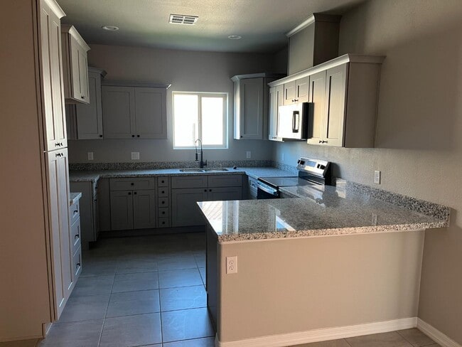 Building Photo - 10615 E 45th Pl