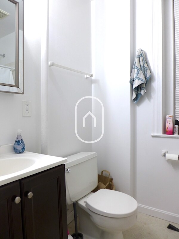 Building Photo - 11 Linden St