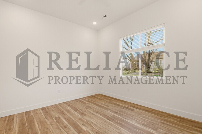 Building Photo - 601 Elmwood St