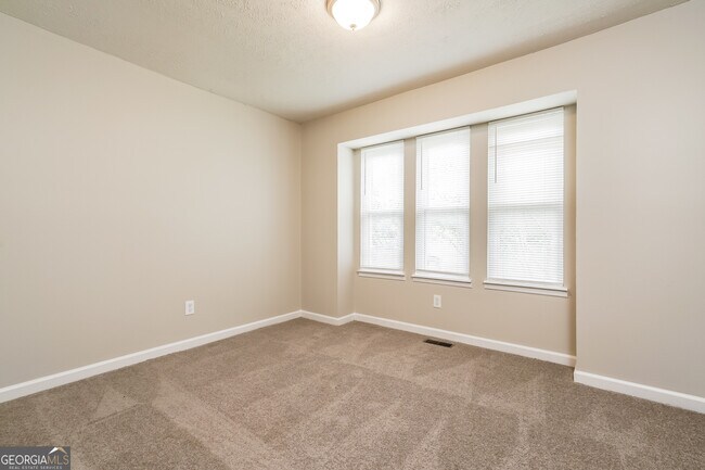 Building Photo - 701 Jamestown Pl