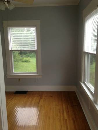 Study Den - 1211 E 9th St