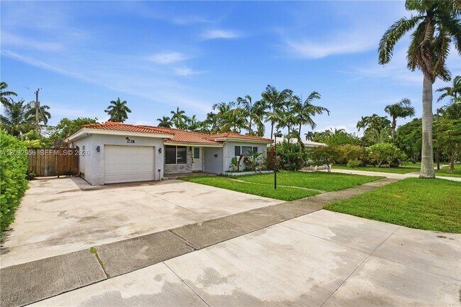 Building Photo - 719 N 31st Rd