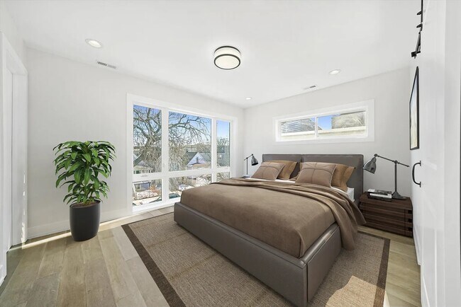 Building Photo - 4222 N Bernard St