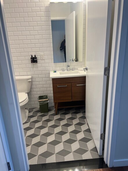 Building Photo - 10 Central Ave