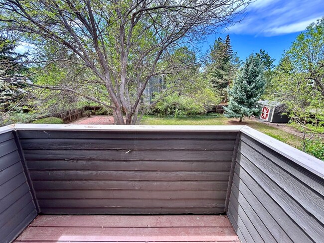 Building Photo - Beautiful 5 Bedroom Home with Large Private Yard