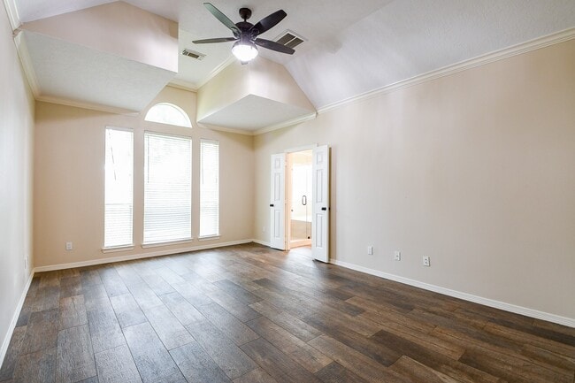 Building Photo - 241 Blue Hill Dr