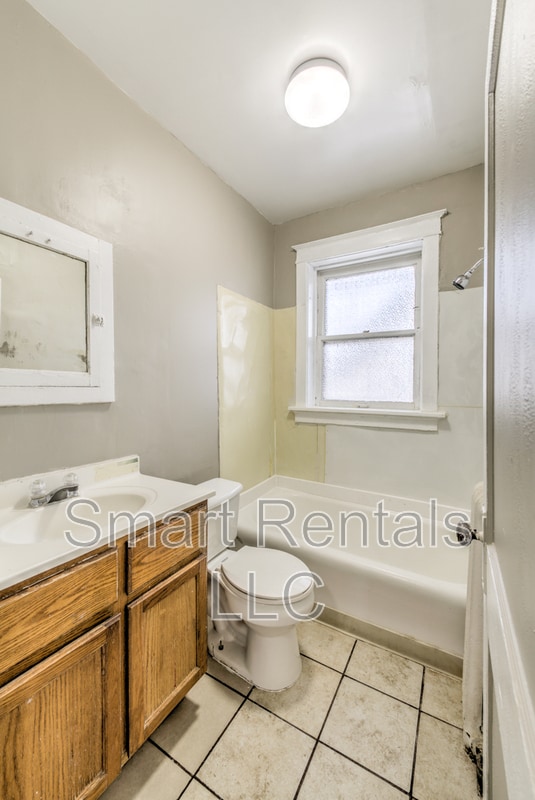 Building Photo - 4056 S Grand Blvd