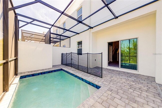 Building Photo - 400 Famagusta Dr