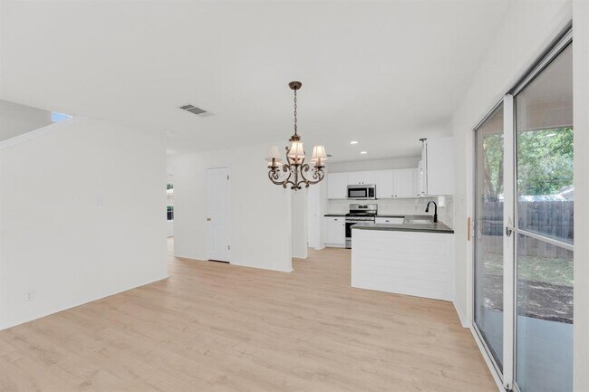 Building Photo - 104 Presidio Dr