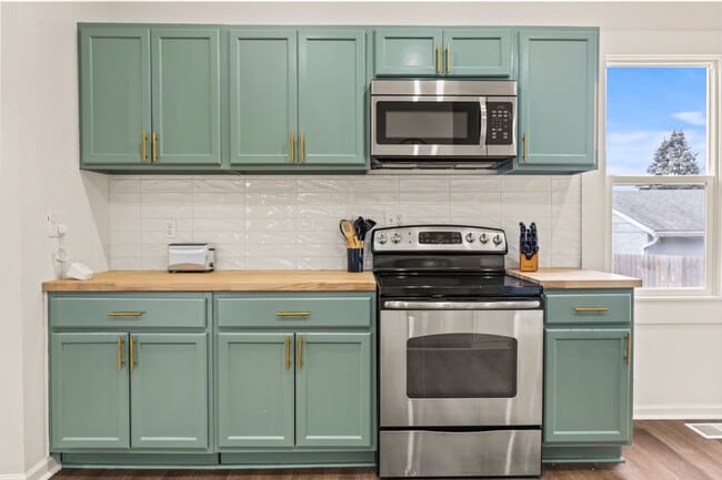 Building Photo - 941 E Raymond St