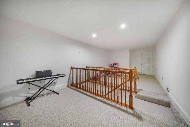 Building Photo - 4622 N Dittmar Rd