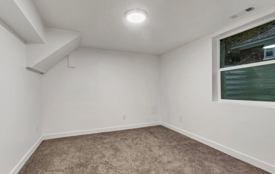 Building Photo - 2664 Brinker Ave