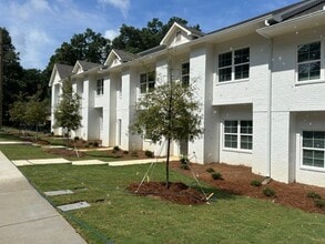 Building Photo - 423 Sanders St