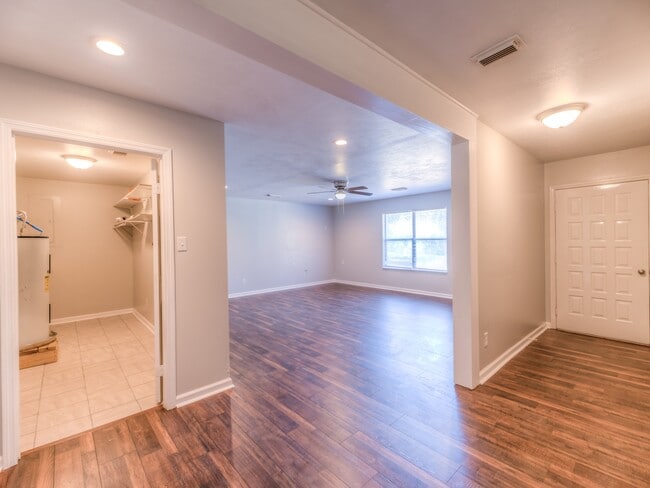 Building Photo - 17 Lakeside Ct