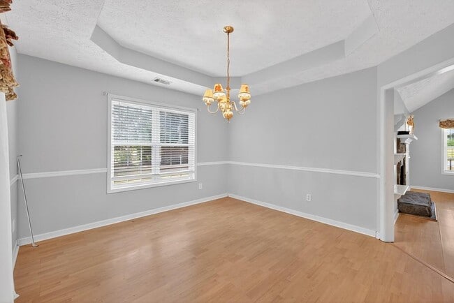 Building Photo - 249 Russell Rd