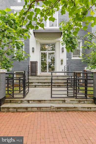 Building Photo - 1409 G St NE