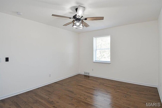 Building Photo - 306 Bright Meadows Dr