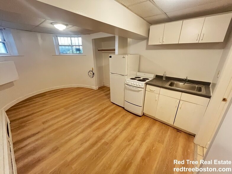 Building Photo - 503 Beacon St