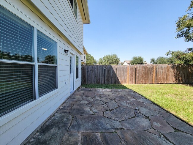 Building Photo - 5746 Roehampton Ct