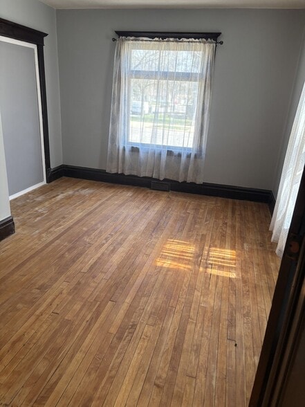 Building Photo - 801 15th Ave S