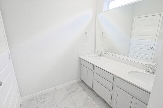 Building Photo - 10005 Brickhouse Dr