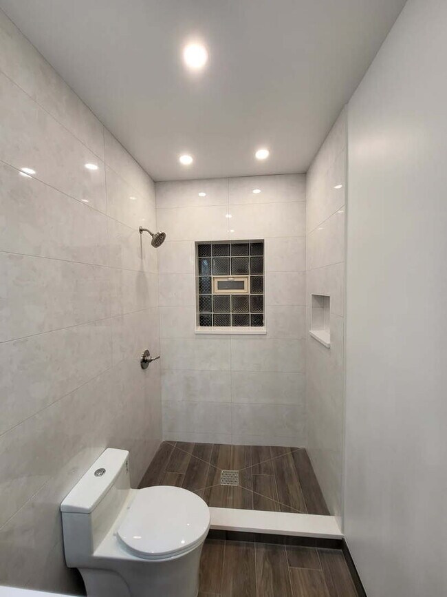 Building Photo - 1506 N Bosworth Ave