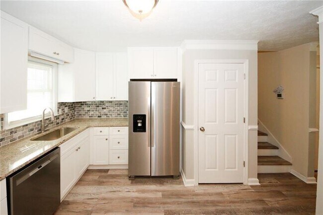 Building Photo - 1616 W Kellogg Cir