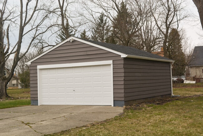 Building Photo - 856 W Indianola Ave