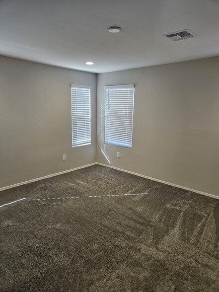 Building Photo - 646 W Calle Espadero