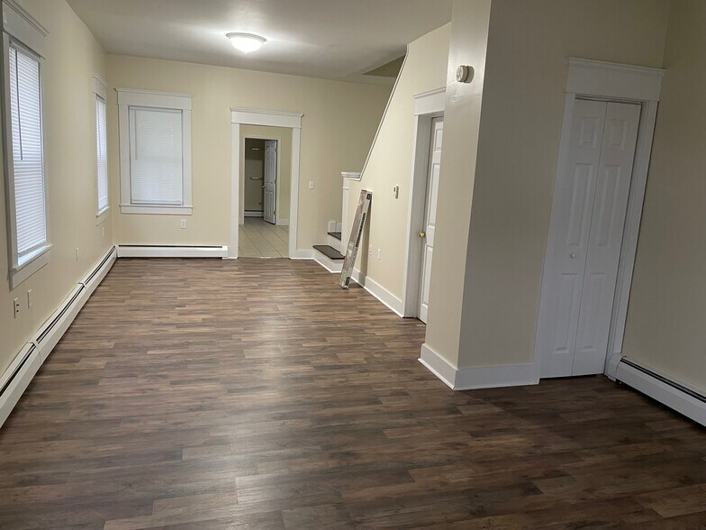 Building Photo - 238 Sharpe St.