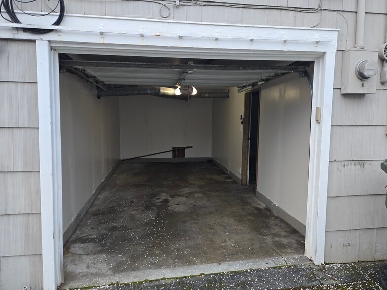 Garage - 1726 Hoyt Ave