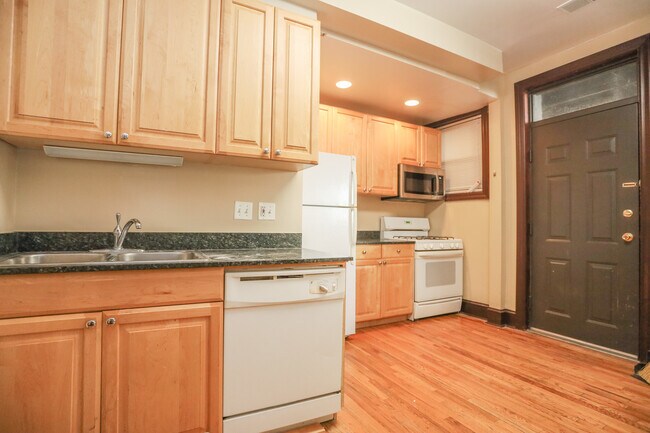 Building Photo - 3702 N Sheffield Ave