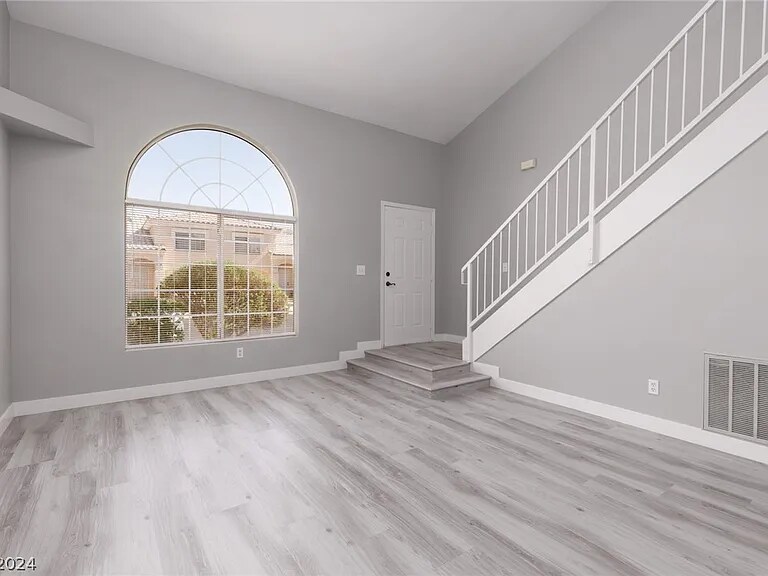 Building Photo - 8437 Majestic View Ave