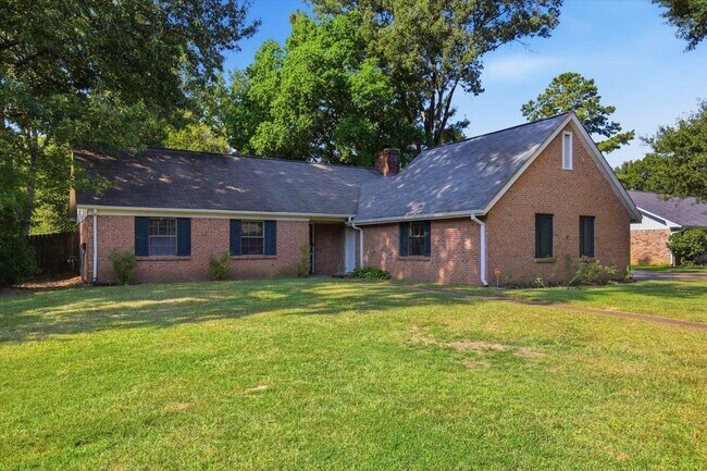 Building Photo - 131 Cypress Dr