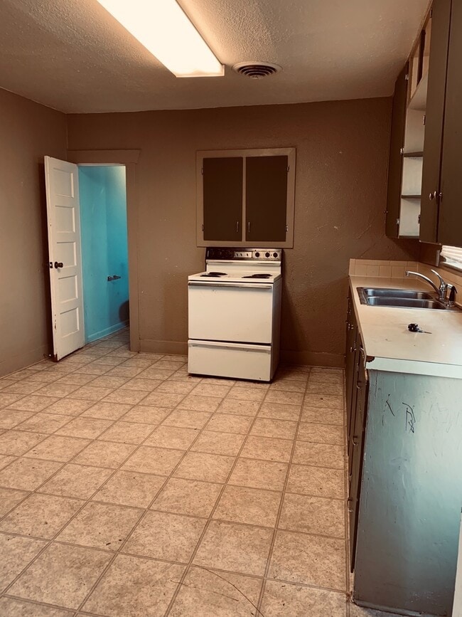 Building Photo - Charming 2-Bedroom Ranch with Stunning Views — Peaceful Country Living Just South of Milliken!